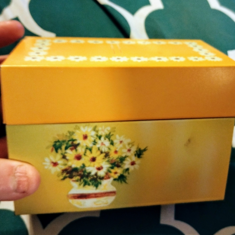 Vintage Ohio Art Tin Recipe Card Holder      2/24